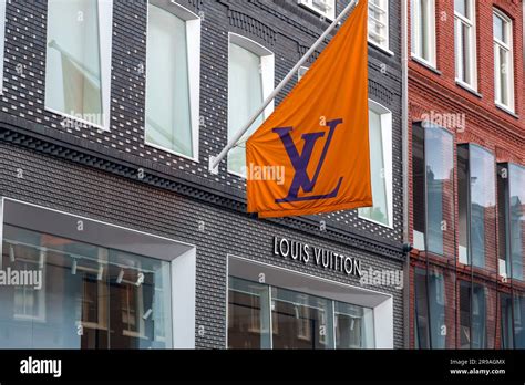 Find Louis Vuitton Stores in Netherlands 